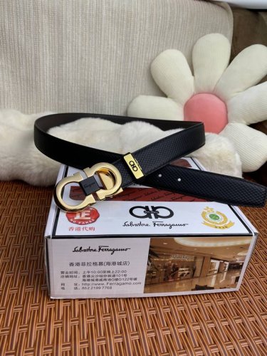 品名：菲拉格幕 原单皮带 材质：原单牛皮腰带 百分百头层牛皮腰带保证真皮，24K纯钢扣，专柜原单品质、做工精细，时尚大牌，送人自用首选 包装： 请认准如图专柜包