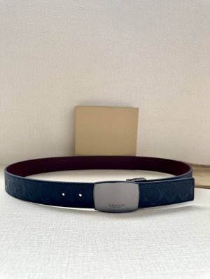 宽度3.8Cm Coach 这款两面双面腰带一面为经典花纹标志材质，另一面为精制皮革材质，配有标志性扣件，将两种外形合二为一。通过简单的说明，可用剪刀剪裁至完美