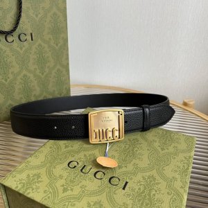 G家 宽度3.5 男士腰带 各式百搭单品继续为Gucci 2024早春系列添姿加彩。这款时尚腰带以黑色皮革匠心呈现，配以由钯金色调金属打造的Gucci铭牌腰带扣