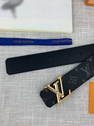 配全套包装盒 Lv 进口老花面料腰带，宽40毫米，搭配不锈钢原单钢扣，内衬小牛皮。商务服装造型的完美搭配。永恒经典，与正品零差距。
