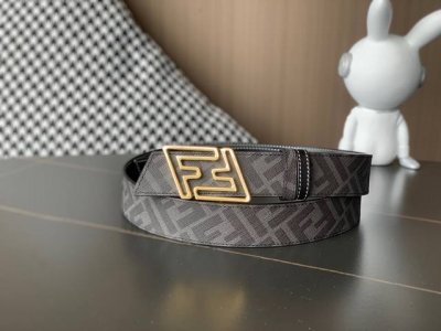 特 FENDI 芬迪 家族迎来新一季男士全新作品 宽度3.5cm 采用进口意大利小牛皮 FF图案标志双面使用 搭配双F按钉搭扣