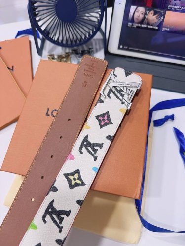 特 Louis Vuitton[正]经典原单品质，经典印花面配原版平纹皮，搭配原单精品扣，精工制作，细节看图，实物拍摄，高端奢华，宽度4.0Cm