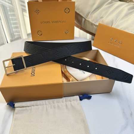 原版包裝 L0Uis Vuitt0N 今季新品 驢家男士原單腰帶 寬度35毫米 定制進口雙面頭層荔枝紋小牛皮壓花 搭配全新開模針扣 經久耐用 百搭款 - 点击图像关闭