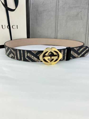 宽度4.0Cm Gucci Marmont系列每一季都会推陈出新 为灵感源于70年代的标志性镶嵌施华洛世奇元素水晶Gg钢扣 配件注入现代精髓 Supreme帆布
