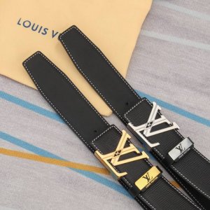 品名：Lv..路易..威登原单 材质：原单牛皮腰带 百分百头层牛皮腰带保证真皮，24K纯钢扣，专柜原单品质、做工精细，时尚大牌，送人自用首选 包装： 请认准如图