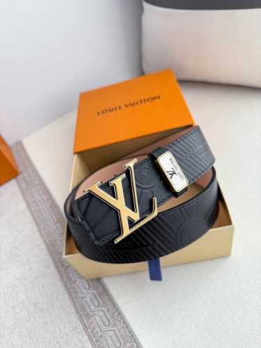 品名： Lv..路易..威登腰带皮带原单 型号：挂扣，经典纯钢材质挂扣，头层牛皮，图片实物拍摄 材料：头层牛皮，挂扣系列，纯钢材质扣头，钯镀电镀工艺永不掉色。原