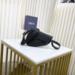 市场最高版本 原单品质 正品打版 迷你马鞍包 黑色 Dior Icons 牛皮革 编号: 2Adca543Ken_H00N 这款马鞍包于迪奥二零二五夏季男装系列