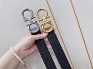 Salvatore Ferragamo菲拉格慕可调式皮带牛皮材质，进口头层牛皮正面头层牛皮压菲拉格慕专属标 背面咖啡色小牛皮 双面可用 配有金属Gancini扣