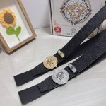 品名：Versace.范思哲 材质：原单牛皮腰带 百分百头层牛皮腰带保证真皮，24K纯钢扣，专柜原单品质、做工精细，时尚大牌，送人自用首选 包装： 请认准如图专