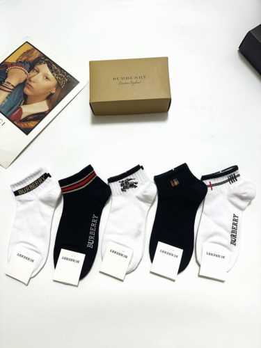 配包装 一盒5 双 Burberry 巴宝莉 经典字母Logo 纯棉短袜 ，Ins超火爆短袜，纯棉面料，网眼透气， 潮人必备 ，经典配色 个性时尚百搭款，你值得