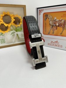 品名：爱马仕.Hermès 原单 材质：原单牛皮腰带 百分百头层牛皮腰带保证真皮，24K纯钢扣，专柜原单品质、做工精细，时尚大牌，送人自用首选 包装： 请认准如