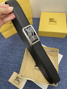 【品牌】巴宝莉自动扣 特 【描述】双面可调节式皮带，头层牛皮材质，配有钯金色和银色金属钢扣 头层牛皮材质 不锈钢 钢扣 3．5厘