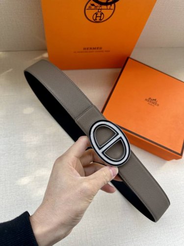 特 HermèS 爱马仕皮带 原单品质 进口头层牛皮 手掌纹搭配黑色平纹底 38Mm宽 搭配官网经典施华洛水晶钻扣 银扣