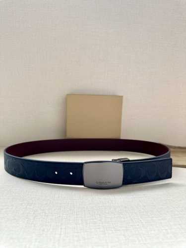 宽度3.8Cm Coach 这款两面双面腰带一面为经典花纹标志材质，另一面为精制皮革材质，配有标志性扣件，将两种外形合二为一。通过简单的说明，可用剪刀剪裁至完美