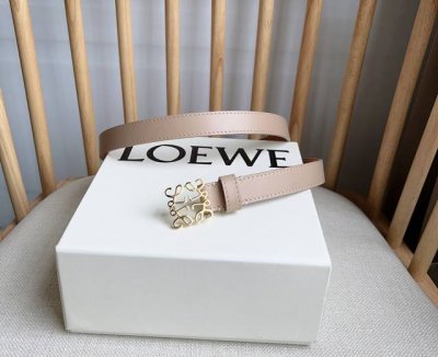 特 Loewe 罗意威专柜最新同款腰带 选用光滑牛皮革窄款腰带 配有Anagram挂锁针扣 卓越的工艺 个性的造型 精美的材质 宽:2.0Cm