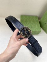 宽度4.0Cm Gucci将古驰过去和现在设计理念联系起来，综合以新的方式出现，并带有当代流行元素。Gucci的字母组合在这条腰带上的黑色皮革上以浮雕细节的形式
