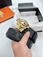 高端品质，实物拍摄 特 配全套礼盒 ：范思哲此款4.0Cm希腊回纹压花腰带配有醒目的美人头原素搭扣。
