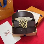 简约但高级时髦驴牌男士腰带 宽度35Cm 双面选用进口小牛皮两面可用 全新繁复交织的精致搭扣 不喜欢夸张大Logo的选这款就对了 5432