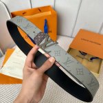 特 寬：40Mm Louis Vuitton 腰帶 頂級原單品質 寬度40毫米 丝印专柜大花图案 搭配最新款五金 專櫃款號 細節看圖 市場獨家版本 ！碼
