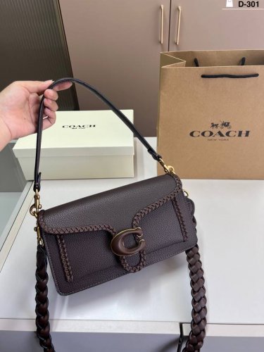 蔻驰Coach Tabby编织酒神包 设计真的是开挂了上身效果绝美 一年四季搭配绝绝子 D-301尺寸26×13配盒