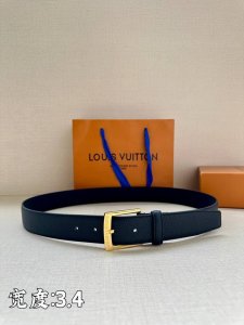 3.4宽:本款 Taurillon 皮革腰带为金属束带圈融入Lv 标识，打造沉稳低调的绅士风范 Taurillon 皮革牛皮革内衬搭扣边镂刻路易威登标识