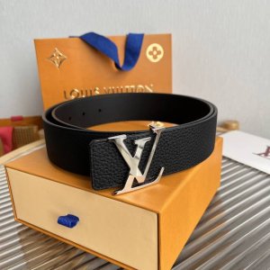 Lv.路易 宽度 40Mm宽度 正品一体铸造五金钢扣 原厂皮料 双面原厂定制进口面料 可送礼自用不错选择