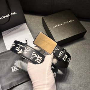 Dg，宽4.0㎝ Dolce&Gabbana 新款 黑色印花小牛皮腰带，摩登干练配饰，缀以双色电镀金属 Dg 徽标搭扣