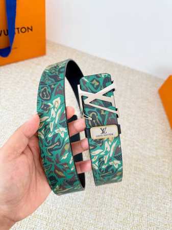 品名： Lv..路易..威登腰带皮带原单 型号：挂扣，经典纯钢材质挂扣，头层牛皮，图片实物拍摄 材料：头层牛皮，挂扣系列，纯钢材质扣头，镀钯电镀工艺永不掉色。原 - 点击图像关闭