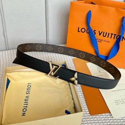 驢家秋季最新品 特別限定女士腰帶 寬度3Cm 雙面可用 最新定制面料，進口小牛荔枝纹皮底，搭配精緻雙層掛扣和三葉草包頭五金。双面用