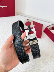 品名：菲拉格慕.Ferrgamo腰带 皮带 原单 型号：挂扣，纯铜材质经典挂扣，实物拍摄，头层牛皮 材料：百分百头层牛皮，保证真皮。纯铜材质，真空电镀永不掉色，