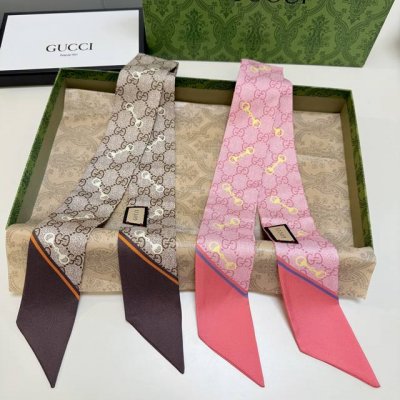 马衔扣Gucci古驰Twilly丝巾 Gg字母款式经典，造型修长，两端尖角设计， 上身效果非常赞！随意一搭就是那么完美！ 飘带有超多用途：领巾、发带、包包配饰、
