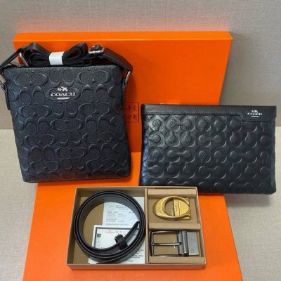 蔻驰Coach 头层皮质组合礼盒包装腰带+俩款包包超级组合 实用公文包包是很合适的选择。强烈推荐这款手提包日常是非常。 双扣皮带：头层皮质带身搭配3.5Cm仿铜