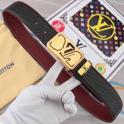 腰带皮带：Lv 路易威登原单牛皮皮带 男款皮带：材质百分百头层牛皮腰带保证真皮皮带，专柜原单品质、做工精细，时尚大牌，送人自用首选包装： 请认准如图专柜包装赠送