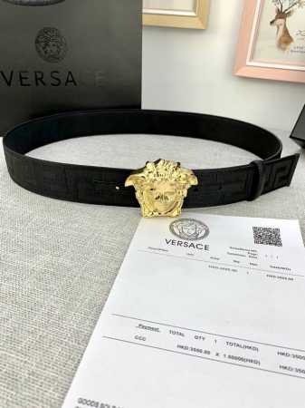 宽度：4.0Cm 范思哲 此款帆布回纹皮底 腰带饰有标志性的versace美杜莎头像扣，彰显品牌格调。是一款精美的衣橱必备单品。 - 点击图像关闭