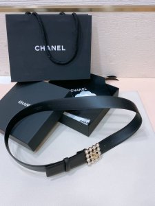 Chanel 24C 小牛皮、金属 与琉璃珍珠 金与珍珠白 Logo搭扣 手感柔软 细腻3.0Cm 码数75- -100
