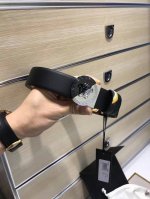 配送专柜包装 打孔针 批 专柜同款、实拍专柜官网，尺寸:宽35Mm，原版立体半脸间色美人头扣 ，极富设计美感 ，双面采用进口原版小牛皮，彰显个性，清晰美观，皮质