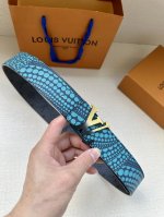 4.0宽:路易威登与草间弥生再度联袂，在合作系列中推出 Lv X Yk Lv Webbing 腰带，于棉布表面重绘这位日本艺术家多次解构的南瓜图案。