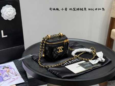 折叠礼盒 原版皮！ 香奈儿Chanel 双金球链条口红包 Mini盒子包 小香必入款 新款啦小迷你好可爱的盒子包 萌化了我的少女心呀软软糯糯的小羊皮，感觉像棉花 - 点击图像关闭
