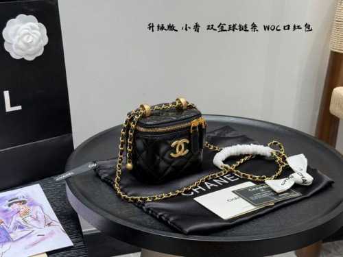 折叠礼盒 原版皮！ 香奈儿Chanel 双金球链条口红包 Mini盒子包 小香必入款 新款啦小迷你好可爱的盒子包 萌化了我的少女心呀软软糯糯的小羊皮，感觉像棉花