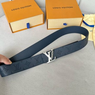 寬度：40Mm Lv Pyrmide Truck L Oeii雙面腰帶 驢家 海外原單代特供 面為進口小牛皮壓飾有標誌性品牌圖案效果工藝 原廠配色柔軟小牛皮底