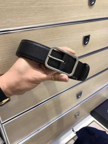 特 P200 配送专柜包装 打孔针 宽35Mm，支持Nfc 原单双面进口头层牛皮带身，搭配原版P家经典扣，手感.油边近乎完美，原产皮料牛皮定制，质感无可挑剔，出