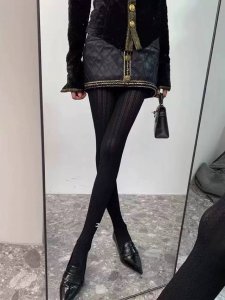 配包装 DDD 一盒一双 DDD Chanel 香奈儿 爆款麻花纹 双C 字母 打底裤袜 好看到爆炸 欧美大牌天鹅绒 丝袜 连裤袜 潮人必不能少的专柜代购品质