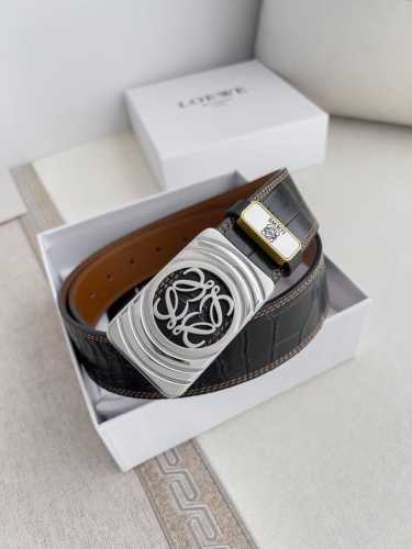 品名：罗意威.Loewe 腰带 皮带 型号：挂扣，纯钢材质挂扣，图片实物拍摄 材料：百分百头层牛皮，保证真皮。24K纯钢扣，真空电镀永不掉色专柜同等质量， 头层
