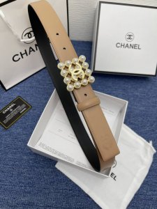 品牌 香奈儿女带 特 描述 双面原版皮可调节式皮带，小牛皮材质，配有钯金色和银色钢金属扣 牛皮材质 不锈钢 香奈儿扣 3.0厘米 意大利制造 腰带为意大利尺寸，