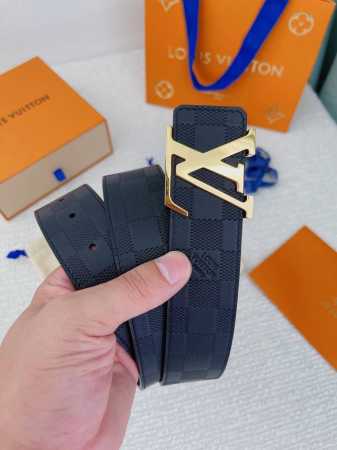 特 Louis Vuitton.原单.Lv专柜同款.宽度40毫米.双面进口意大利小牛皮+高温压经典格子纹效果.手感细腻 搭配精品五金扣. - 点击图像关闭