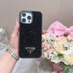 Prada 官网同款手机壳 全包壳 普拉达手机壳 纯手工贴钻 Bingbing 型号：为了不出现报错型号，请打开本机查看手机设置显示的型号 Iphone16系列