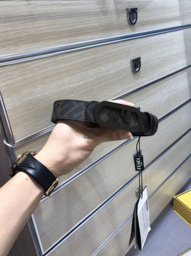 配送专柜包装 打孔针 特批新款 Fd 宽30Mm 支持Nfc 芯片扫描，标志造型宽皮带，原版铆钉钢扣，进口原版小牛皮配制黑色专用料制成，镀金表面金属制品，品质保
