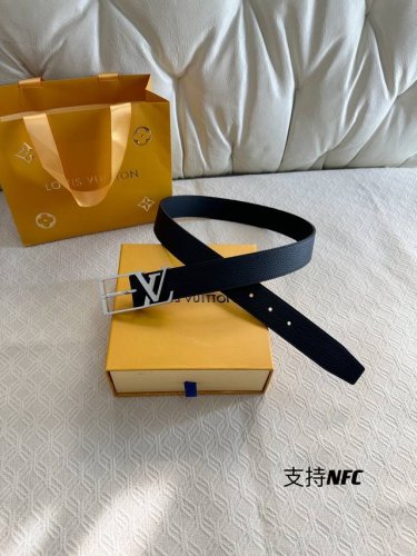 特 Lv 精品针扣系列 进口原厂皮 精品五金 适用于多种搭配跟场合 。宽度3.5Cm 皮质柔软舒适 内置Nfc芯片