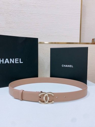 Chane L经典双C皮带腰带 新款Logo扣搭配进口小牛皮，质感满分，简直身春日里的点睛之笔，皮带直径3.0Cm