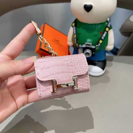 爱马仕蓝牙耳机包官网1:1耳机套 鳄鱼皮纹 花纹随机裁剪 金属Logo 时尚迷你斜挎包包 可以当包饰，耳机包一举两得！ Airpods 3代 - 点击图像关闭